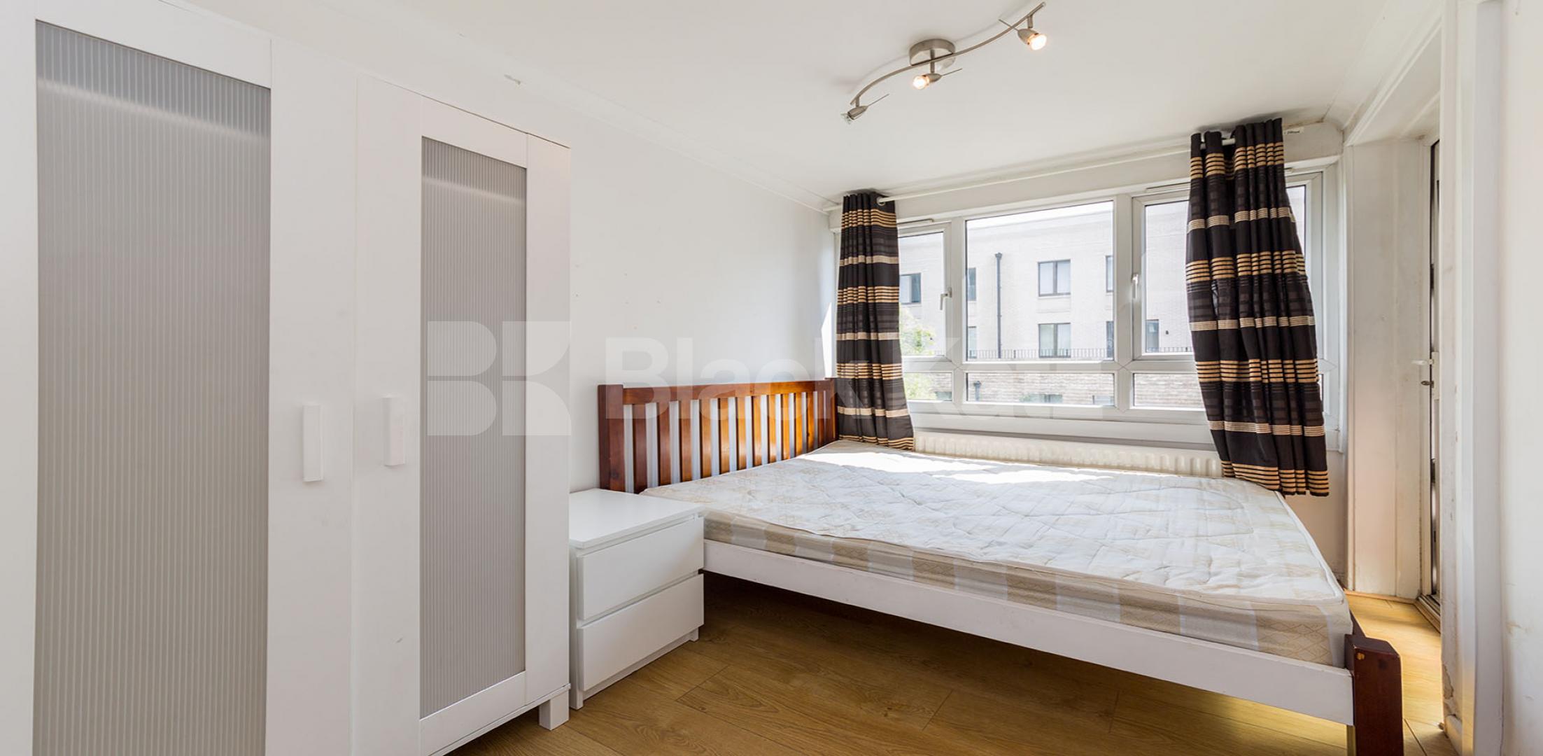 			LARGE 4 BED WITH ROOF TERRACE!, 4 Bedroom, 1 bath, 1 reception Flat			 Shalfleet Drive, Ladbroke Grove
